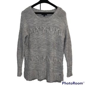 Woman’s American eagle Gray knitted sweater